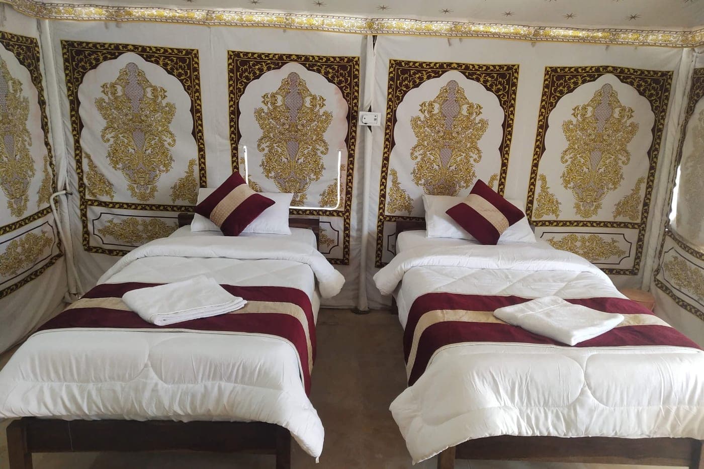 Luxury Non-AC Twin Tents with separate beds in Jaisalmer Photo